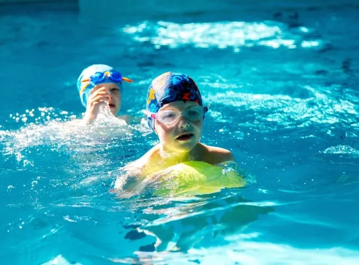 Kids in a swimming lesson at a condo pool