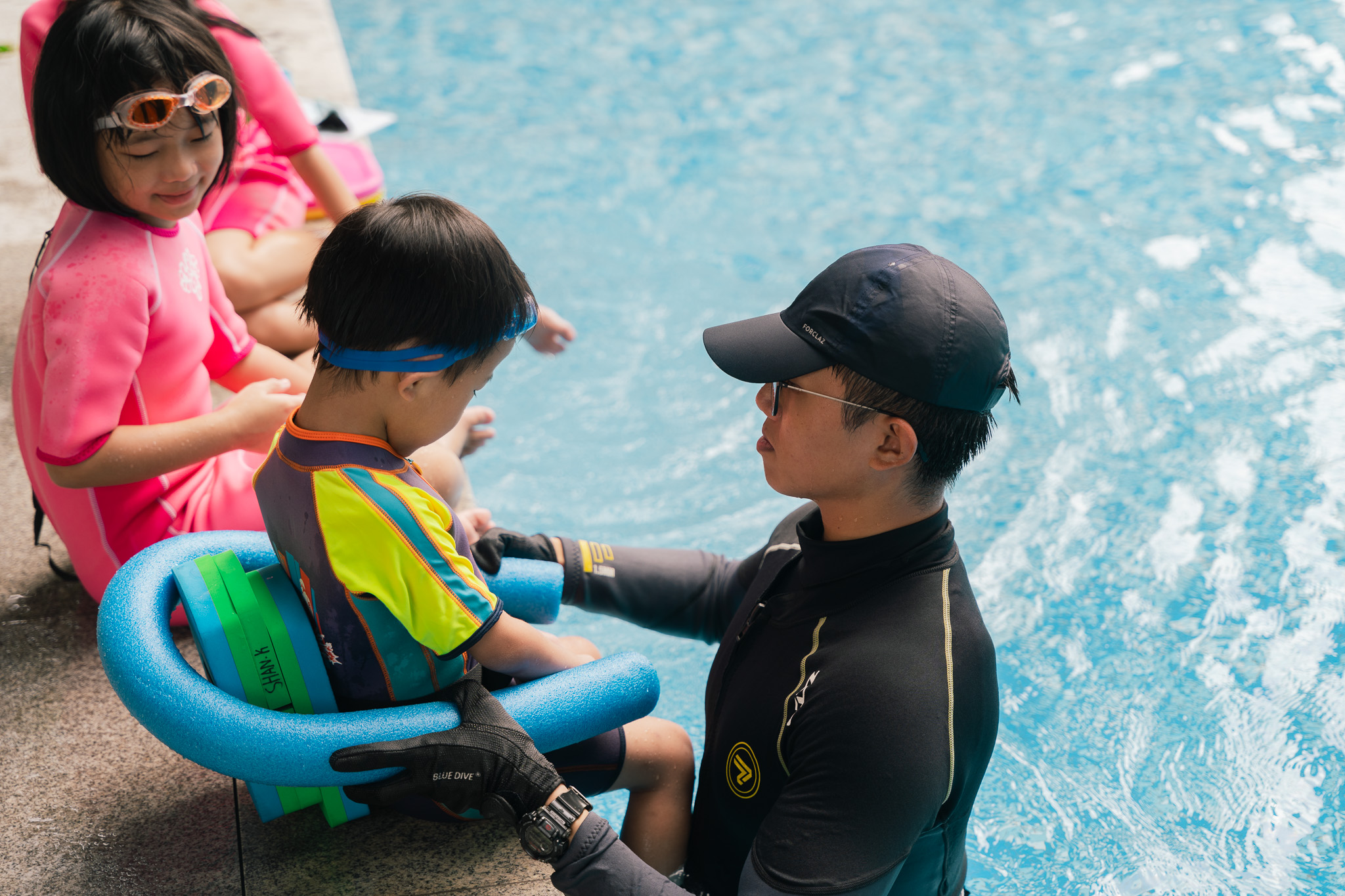Kids swimming lessons Punggol with SwimSafe certified coach